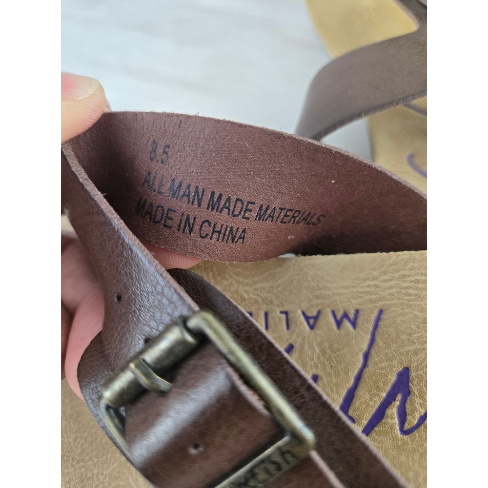 Blowfish Malibu Women Brown T-Strap Thong Sandals Buckle Flat Size 8.5 B122-8.5 - Picture 5 of 7